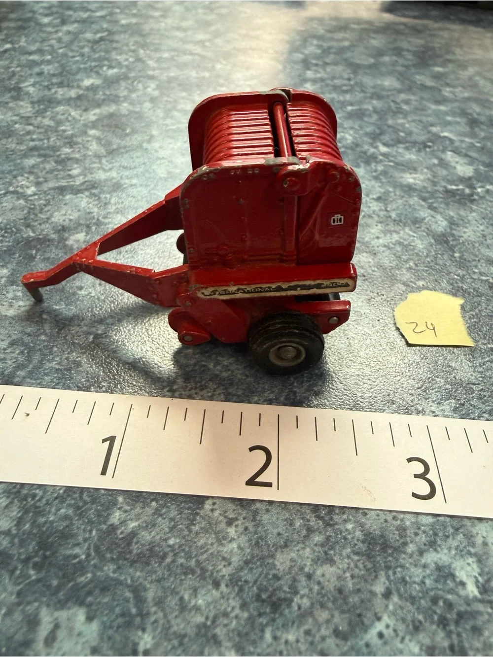 Vintage ERTL 1/64 International Harvester 6388 2+2 Tractor with Round Baler